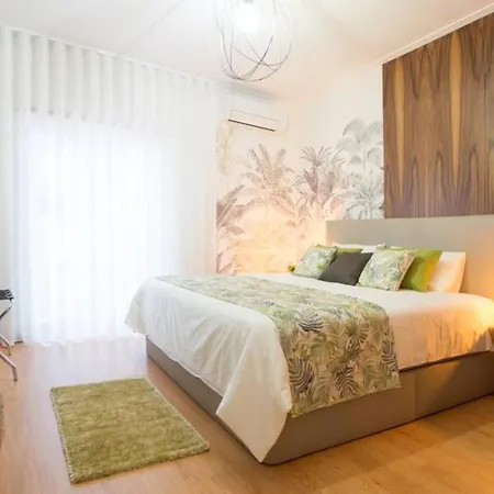Modern In Center Apartment
