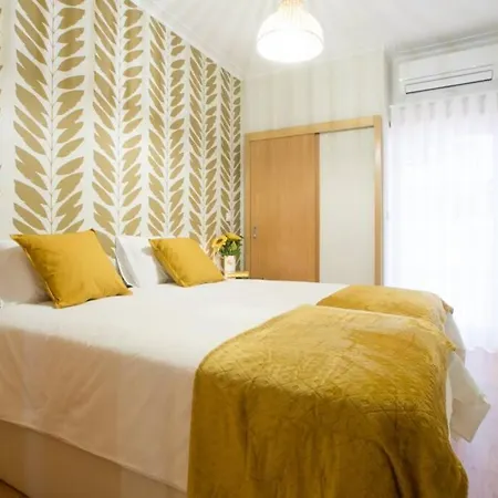 Modern In Center Apartment *