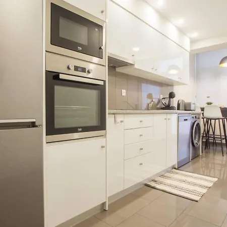 Modern In Center Apartment