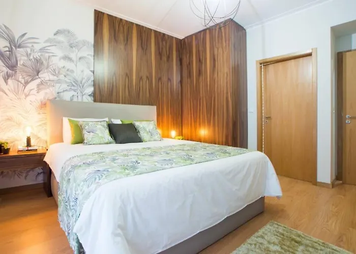 Modern In Center Апартаменты Коимбра